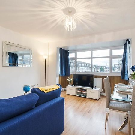 Spacious 3 Bed 1 Bath Hse W Guest Toilet W Parking Near Excel - E16 Londres Extérieur photo