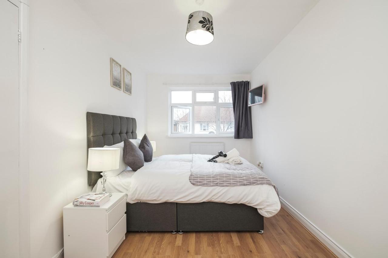 Spacious 3 Bed 1 Bath Hse W Guest Toilet W Parking Near Excel - E16 Londres Extérieur photo
