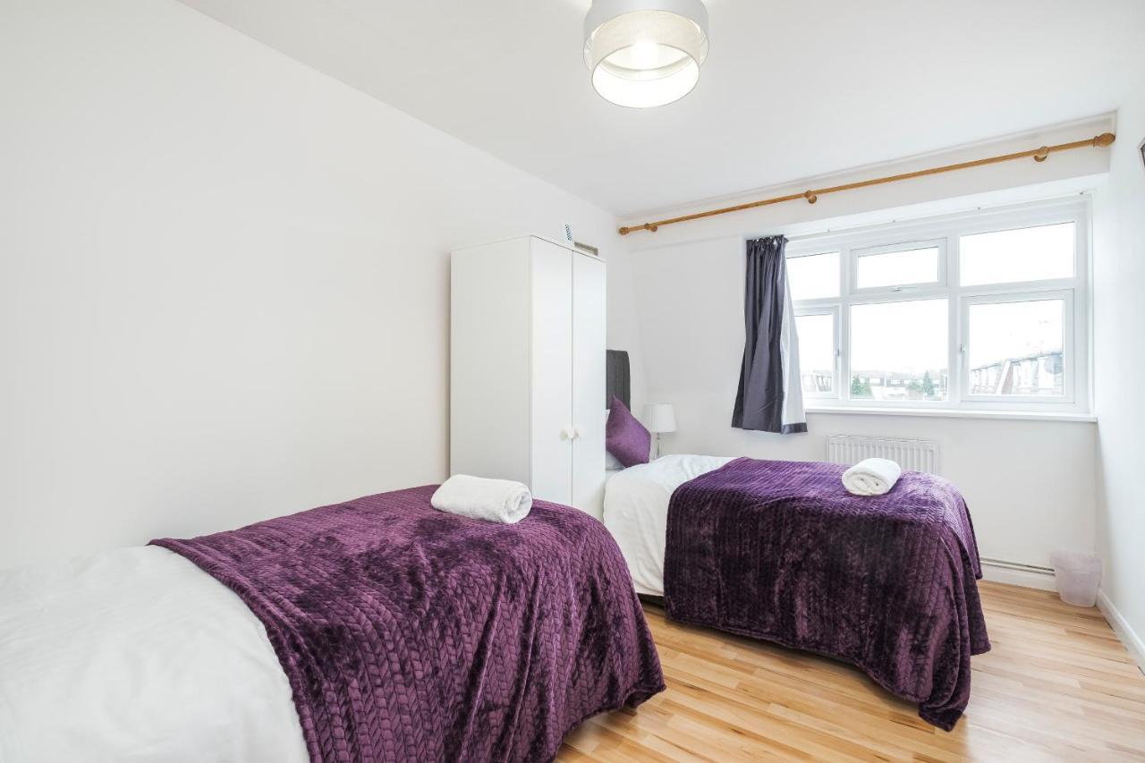 Spacious 3 Bed 1 Bath Hse W Guest Toilet W Parking Near Excel - E16 Londres Extérieur photo