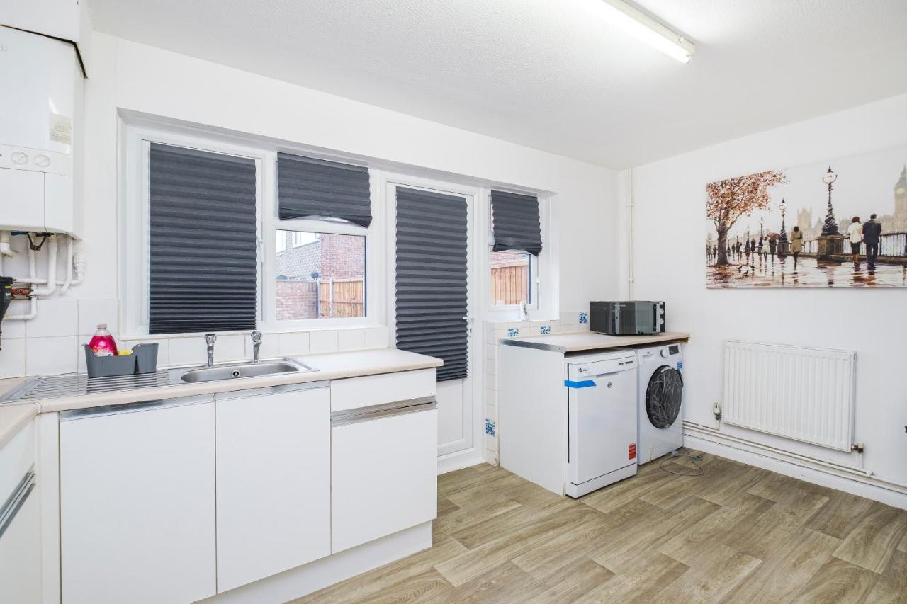 Spacious 3 Bed 1 Bath Hse W Guest Toilet W Parking Near Excel - E16 Londres Extérieur photo