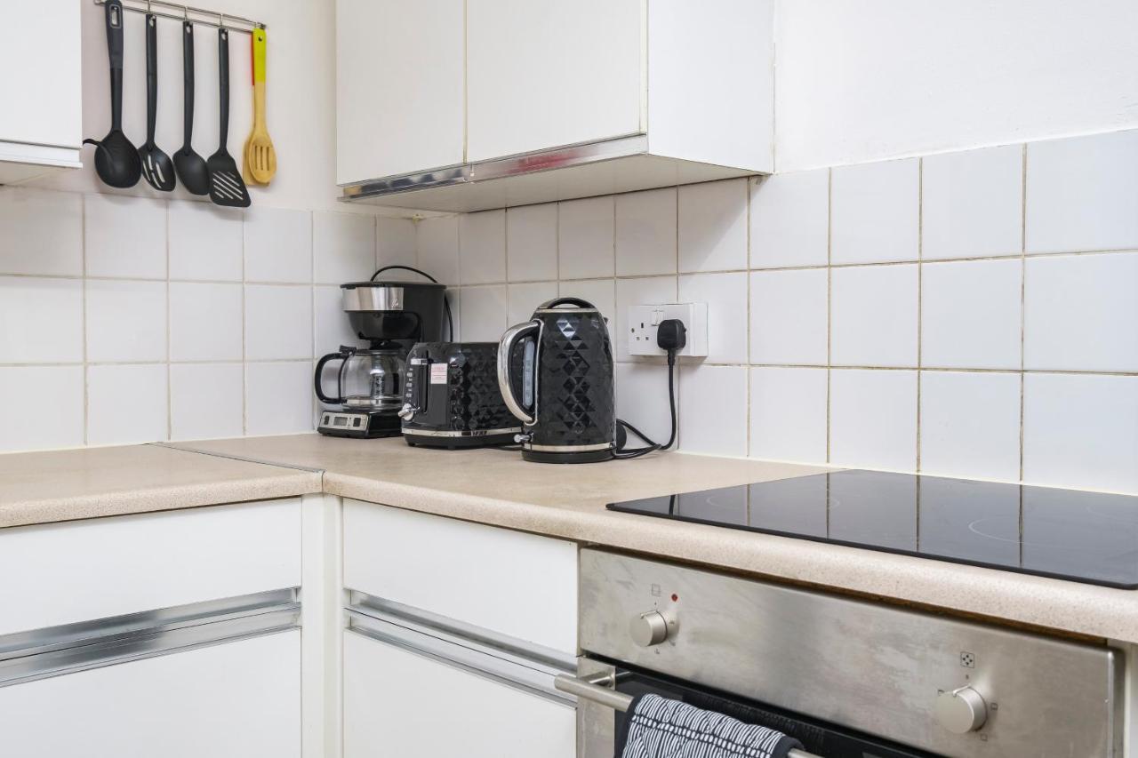 Spacious 3 Bed 1 Bath Hse W Guest Toilet W Parking Near Excel - E16 Londres Extérieur photo