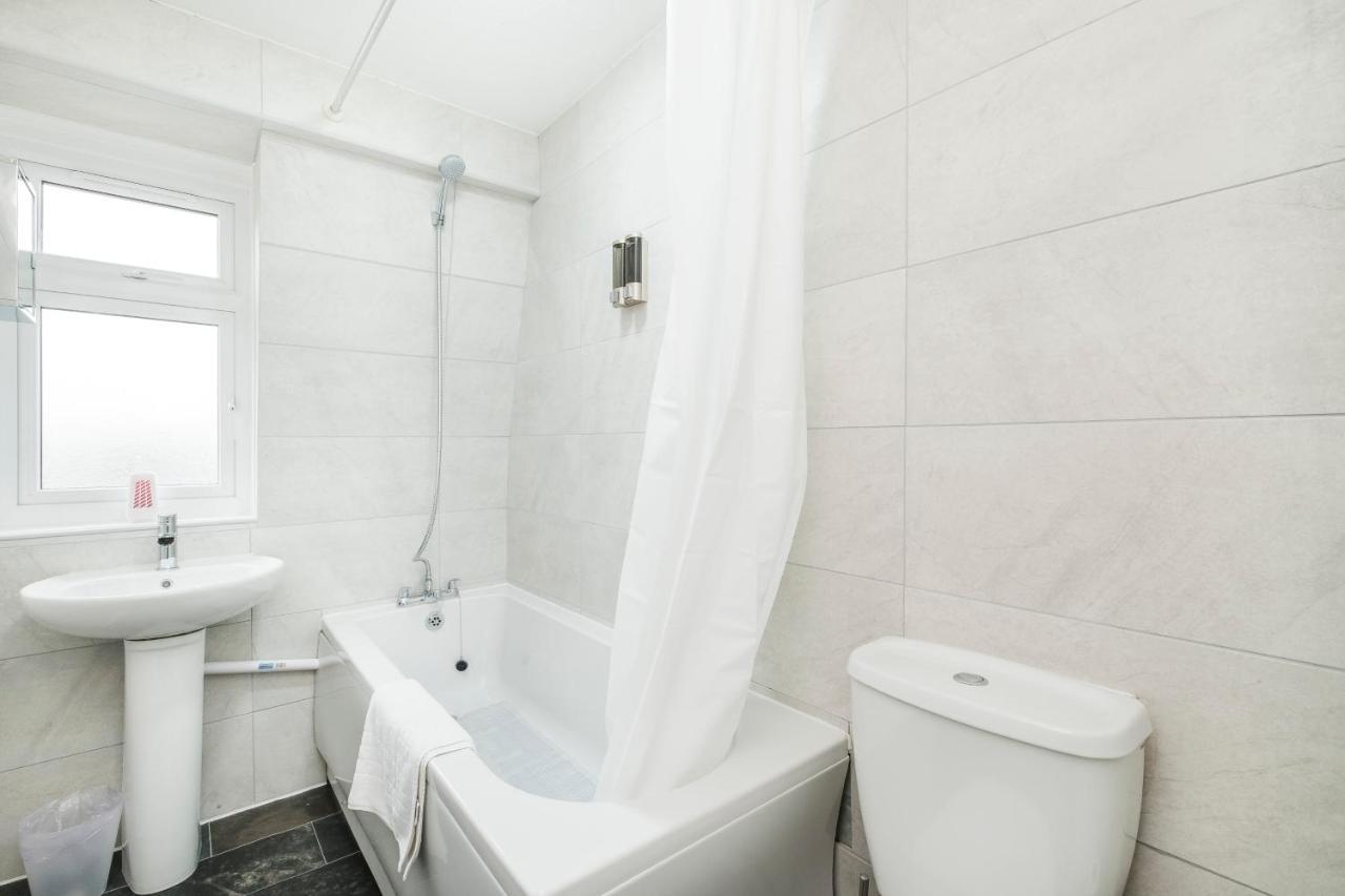 Spacious 3 Bed 1 Bath Hse W Guest Toilet W Parking Near Excel - E16 Londres Extérieur photo