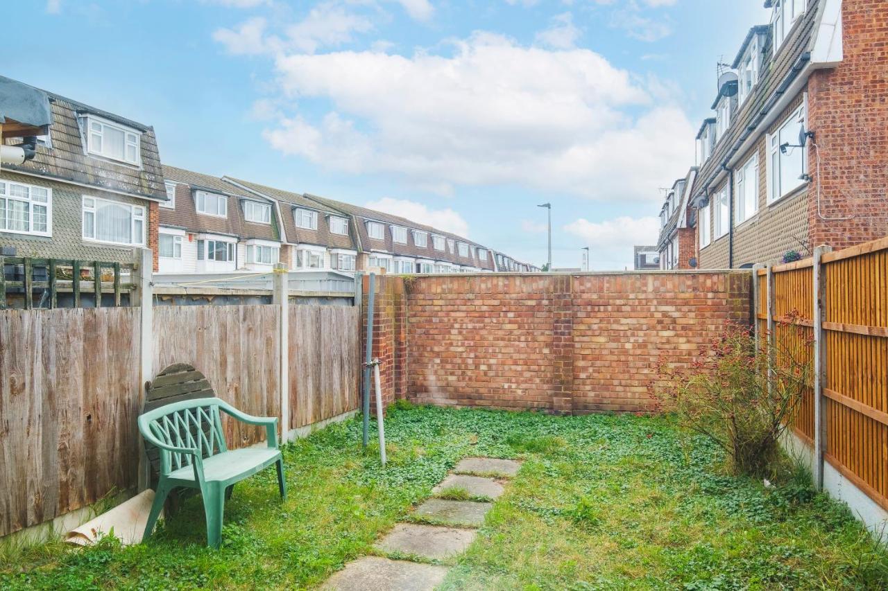Spacious 3 Bed 1 Bath Hse W Guest Toilet W Parking Near Excel - E16 Londres Extérieur photo